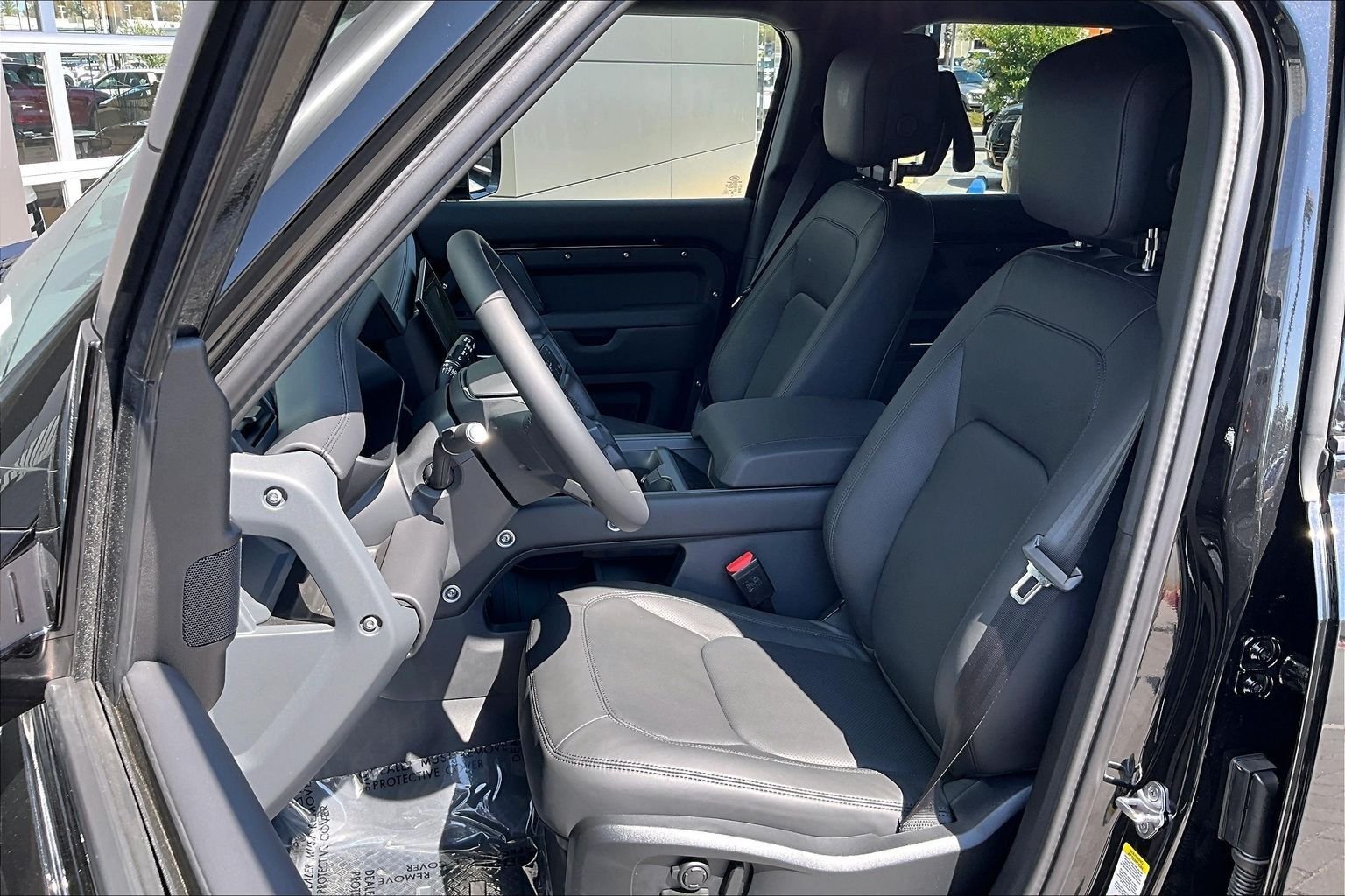 New 2026 Santorini Black Land Rover X-Dynamic SE image 9