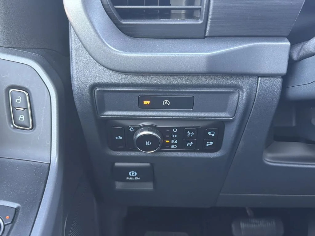 New 2025 Space White Metallic Ford XLT image 44