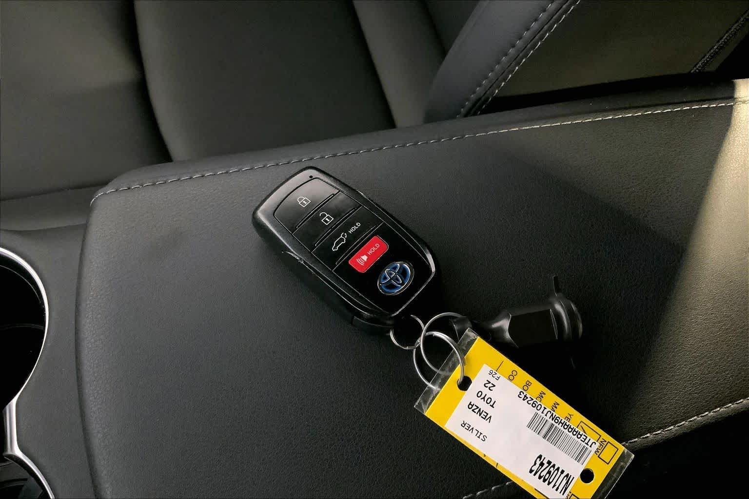 Used 2022 Titanium Glow Toyota XLE image 15
