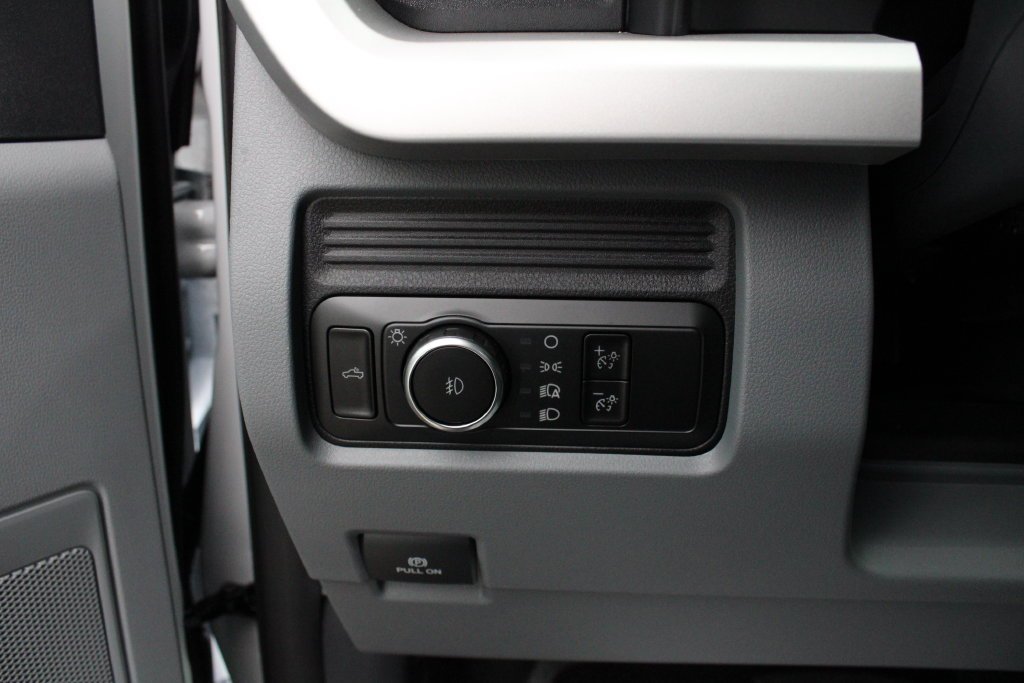 New 2027 Oxford White Ford XL image 9