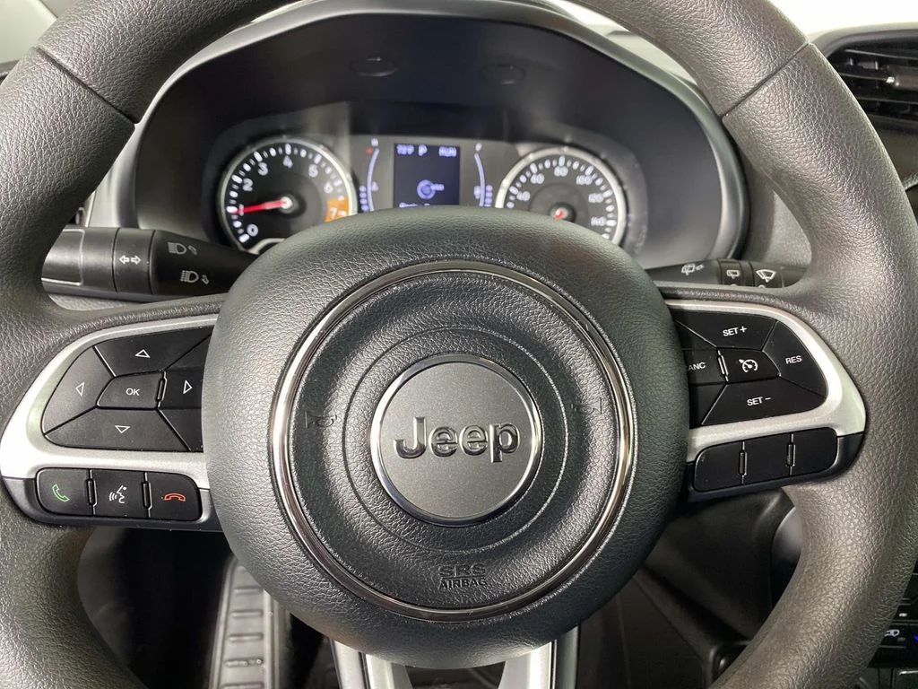 Used 2023 White Jeep Latitude image 14