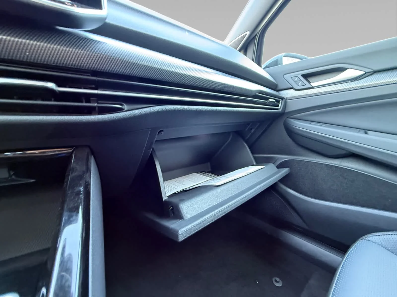 New 2026 Mythos Black Metallic Volkswagen  image 18