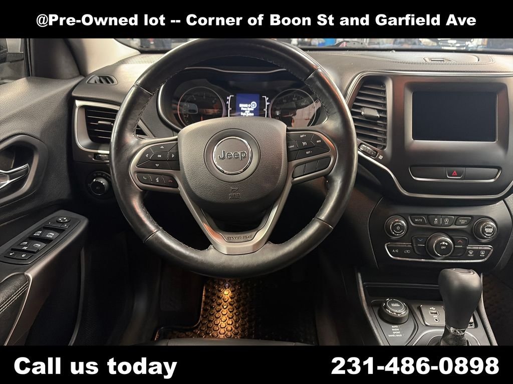 Used 2019 Silver Jeep Latitude Plus image 17