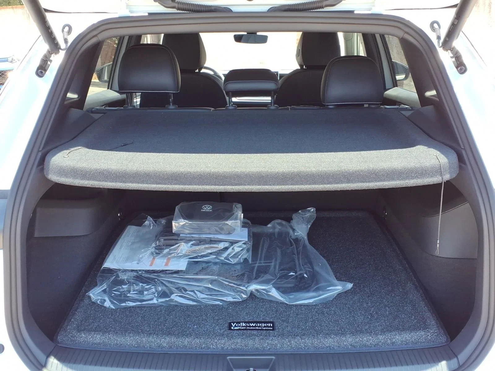 New 2026 Opal White Pearl Volkswagen 2.0T SE image 6