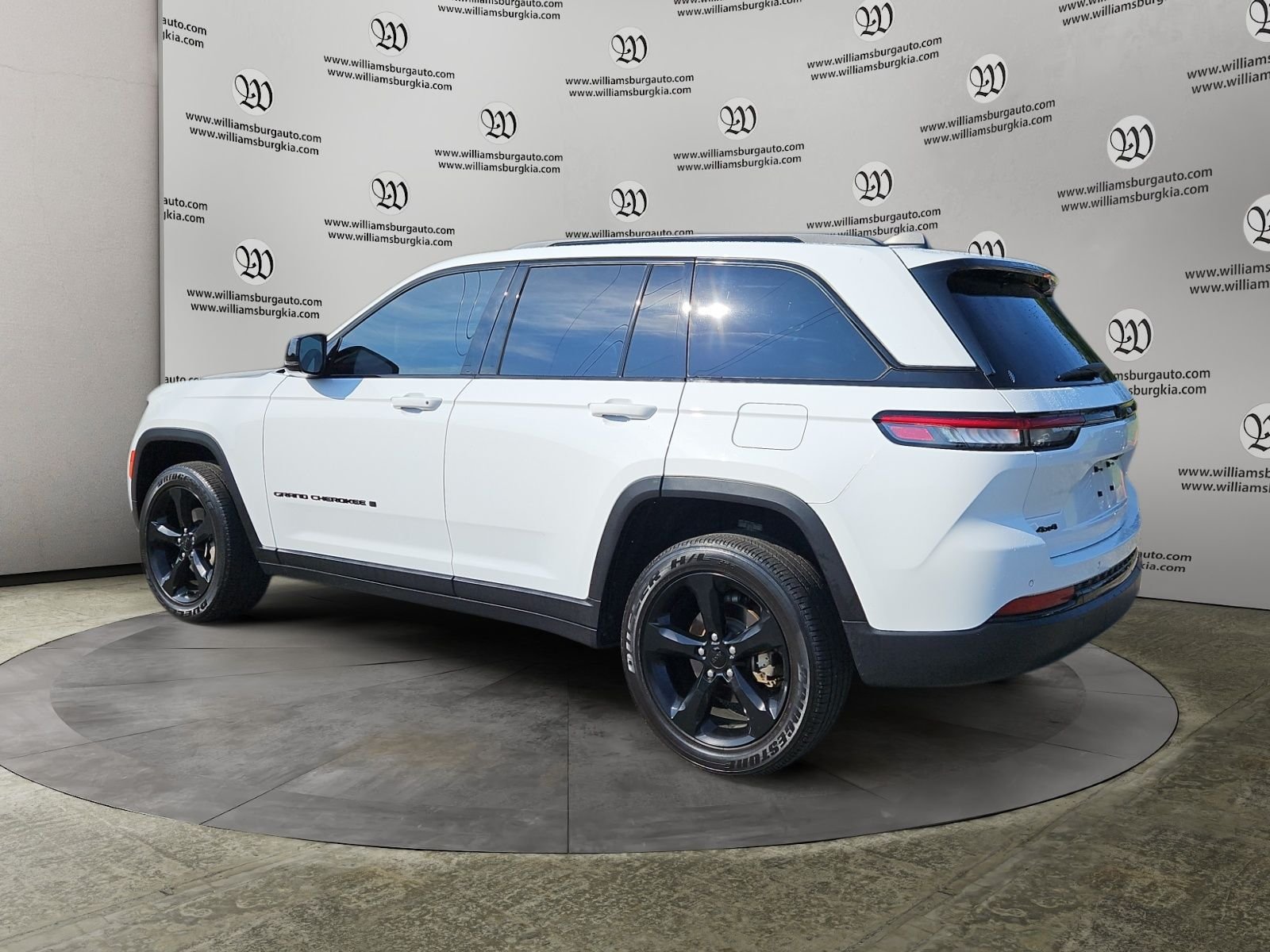 Used 2024 White Jeep Altitude image 3