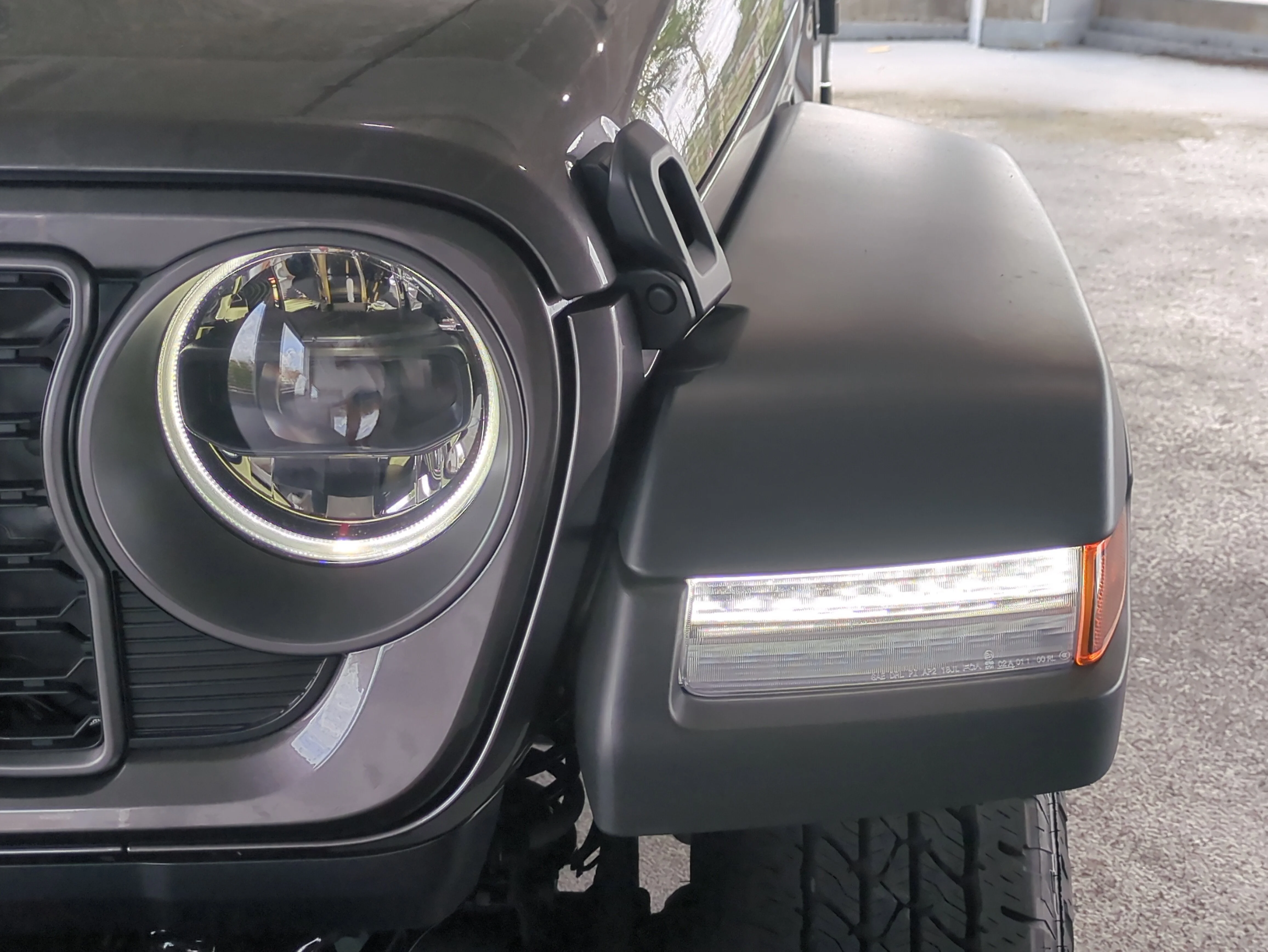 New 2026 Granite Crystal Metallic Clear-Coat Exterior Paint Jeep Sport S image 9