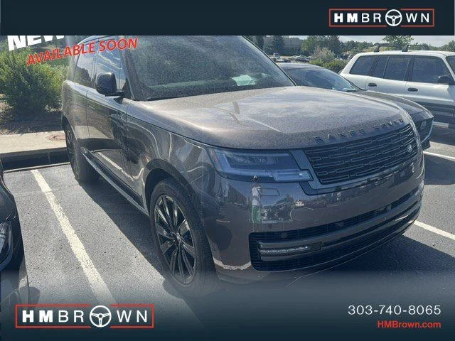 Used 2025  Land Rover SE image 1