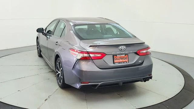 Used 2018 Gray Toyota SE image 8