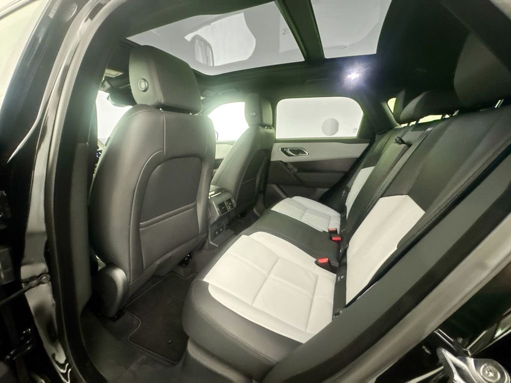New 2026 Santorini Black Land Rover Dynamic SE image 23