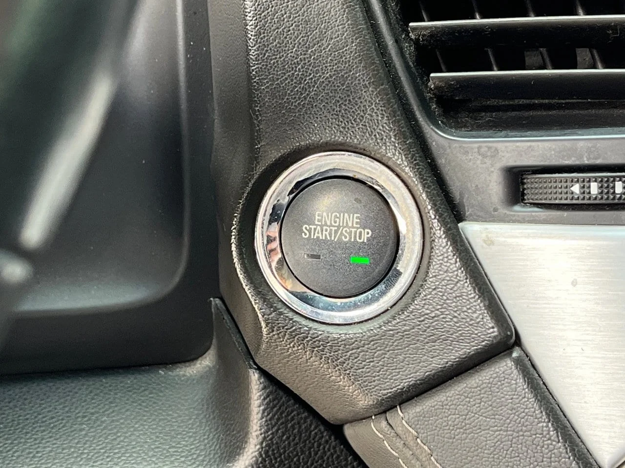 Used 2020 Onyx Black GMC SLT image 22
