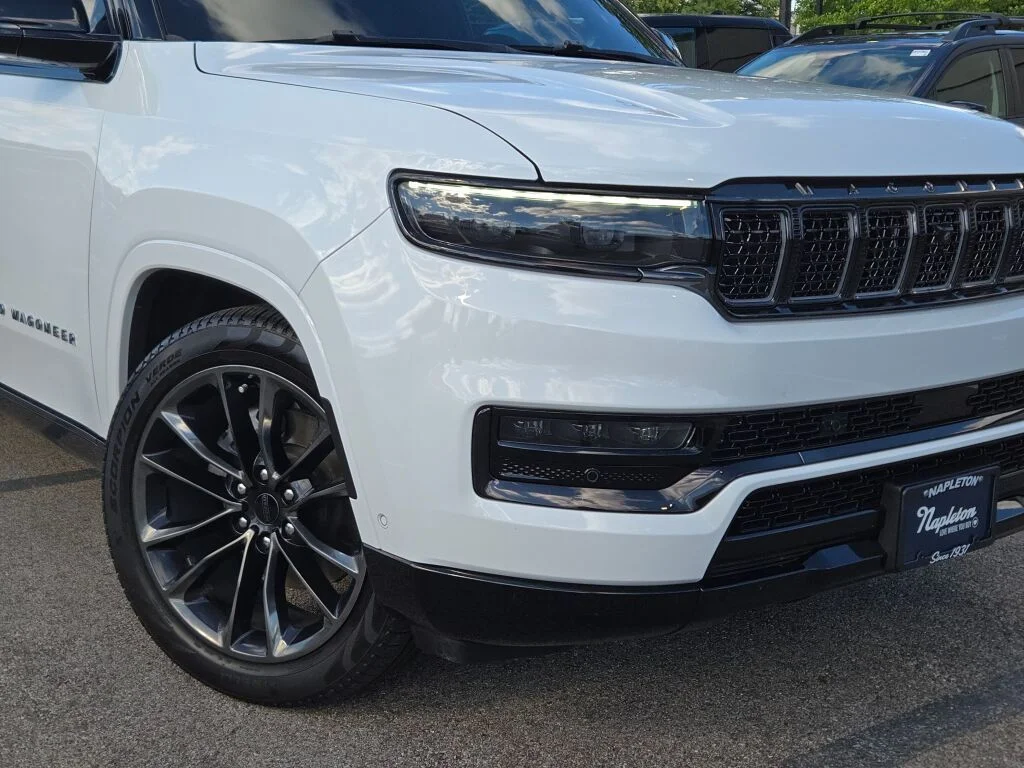 Used 2025 White Jeep Series II image 3