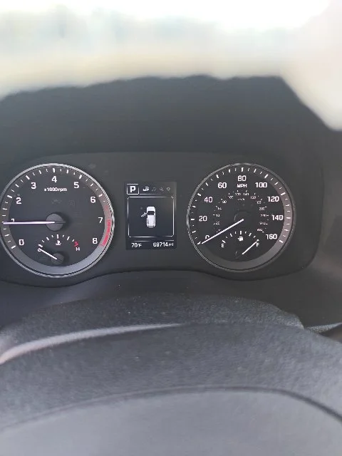 Used 2018 White Hyundai Value image 16