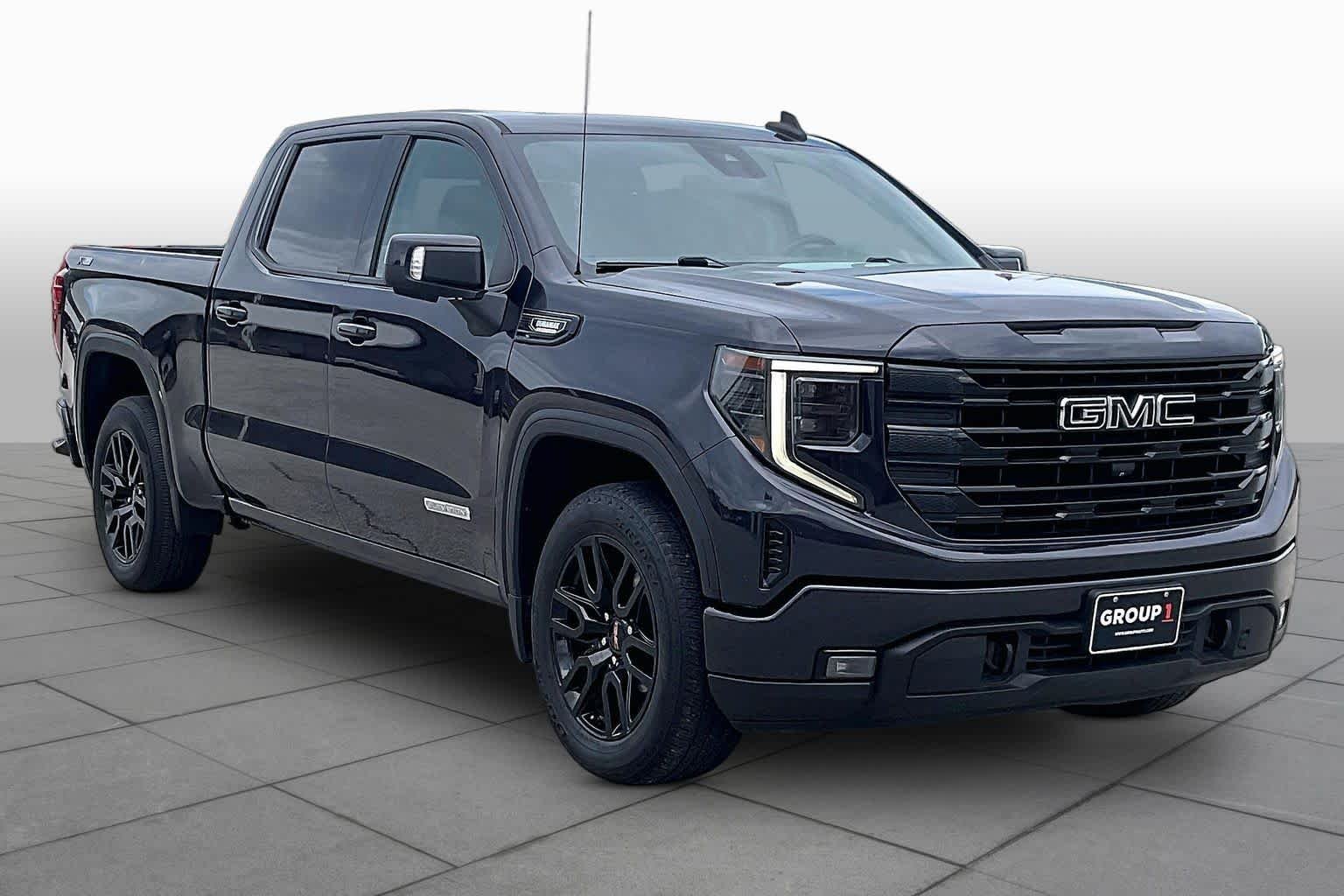 Used 2022 Titanium Rush Metallic GMC Elevation image 3