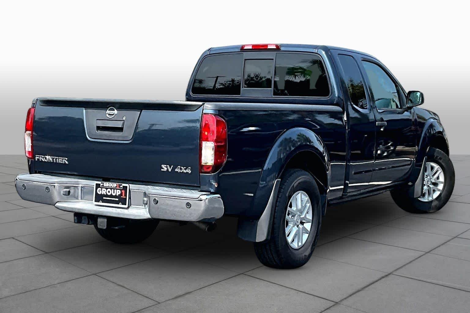 Used 2016 Arctic Blue Metallic Nissan SV image 12