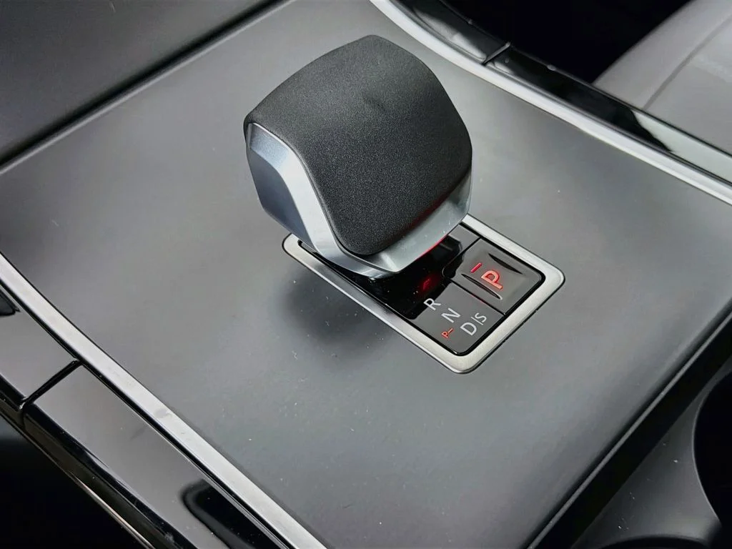 New 2026 Santorini Black Land Rover S image 17