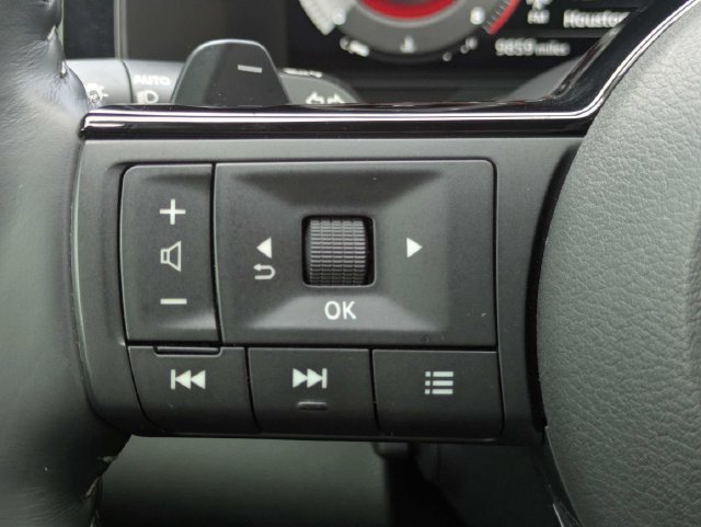 Used 2025 Gray Nissan Platinum image 26