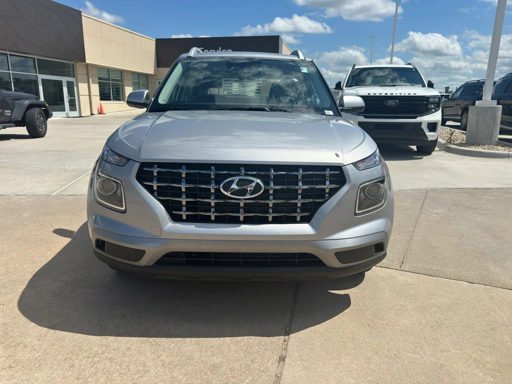 New 2026 Shimmering Silver Hyundai SEL image 8