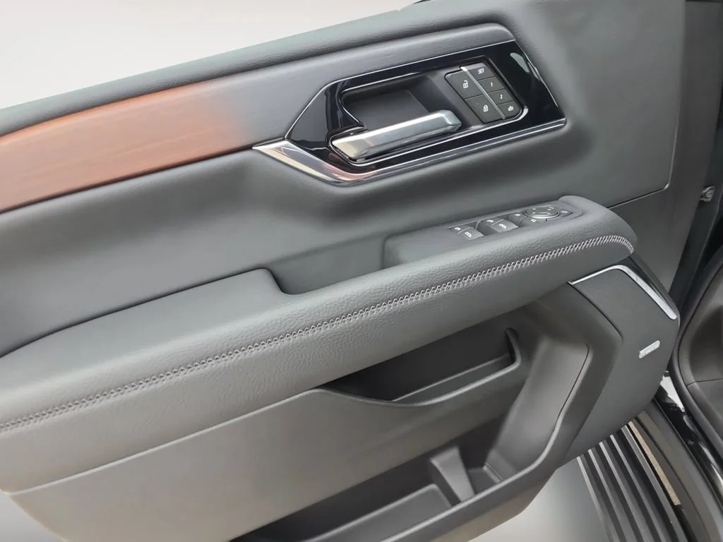 Certified Used 2025 Onyx Black GMC Denali image 10