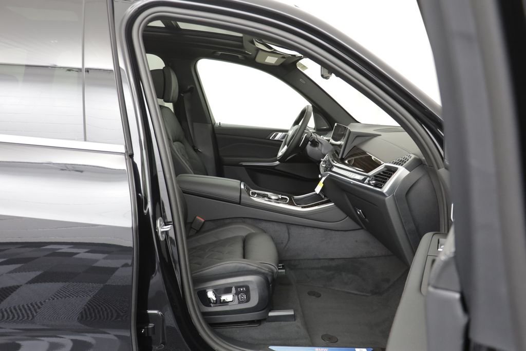 New 2026 Black Sapphire Metallic BMW xDrive50e image 20