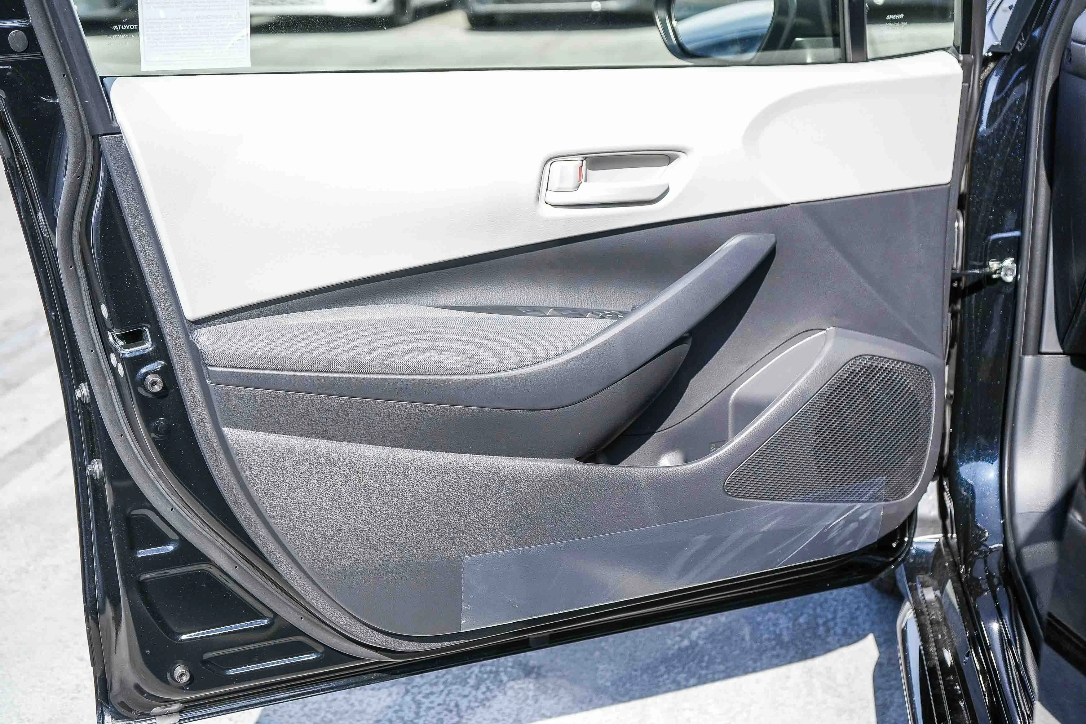 2026 Toyota Corolla LE - Photo 23