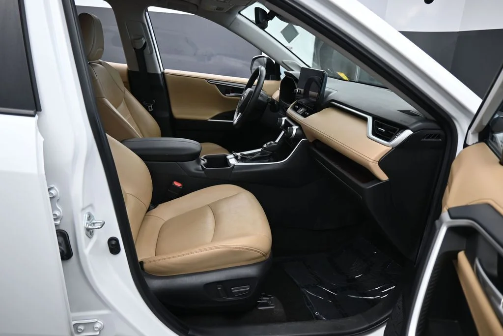 Used 2023 Ice Cap Toyota Limited image 40