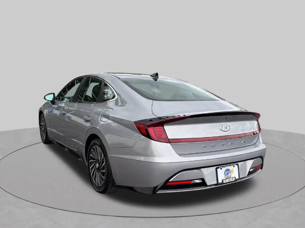 Used 2023 Silver Hyundai SEL image 10