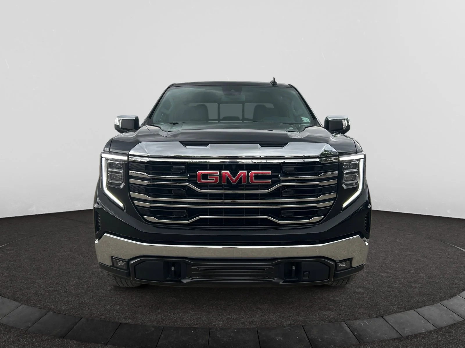 Used 2025 Black GMC SLT Crew Cab image 8