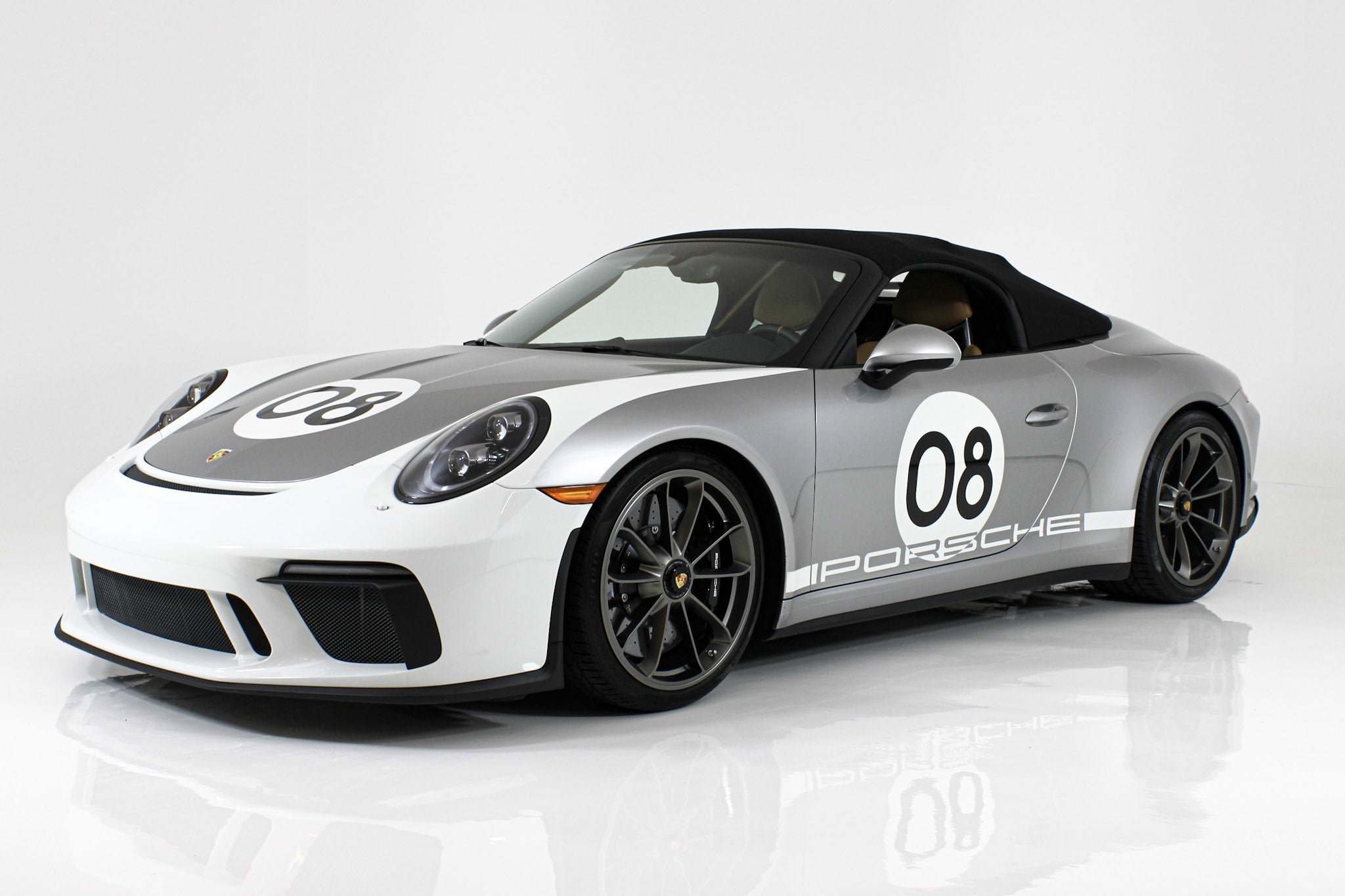 Used 2019 Silver Porsche Speedster image 3