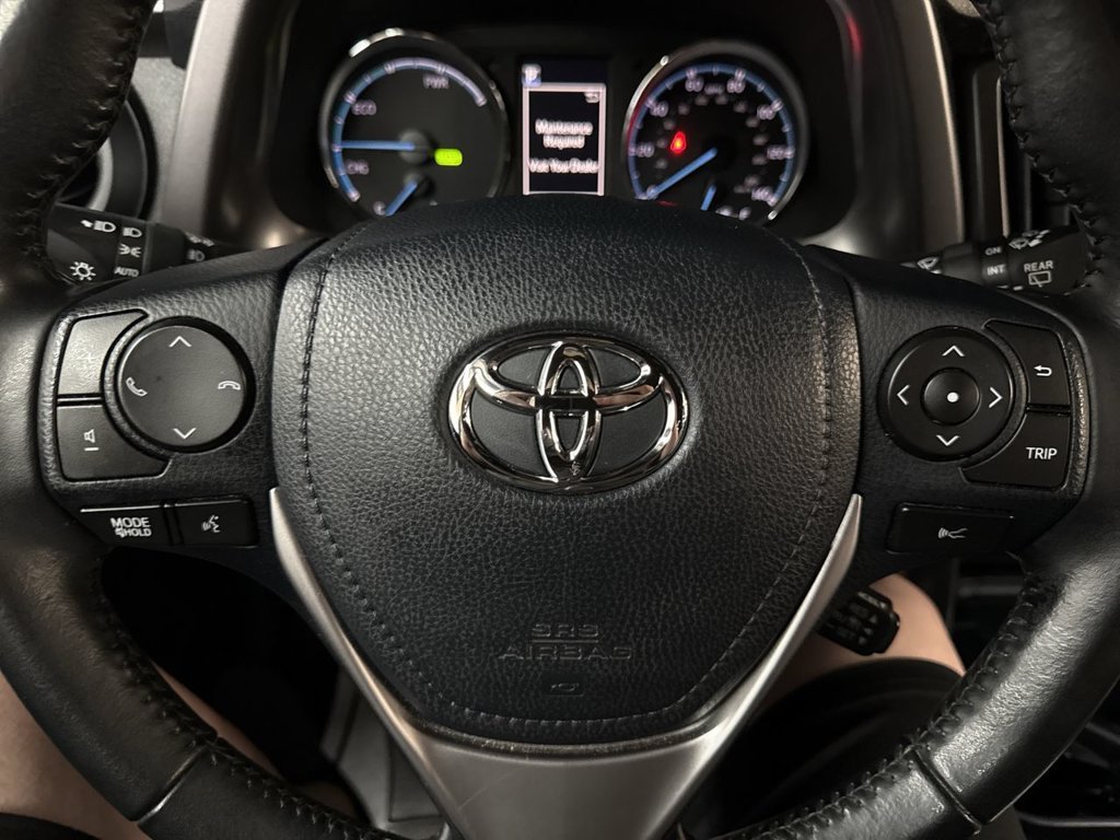 Used 2018 Magnetic Gray Metallic Toyota SE image 21