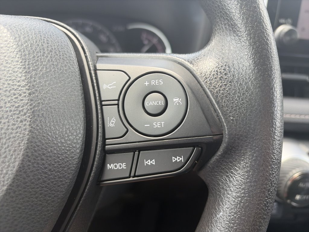 Used 2025  Toyota XLE image 21