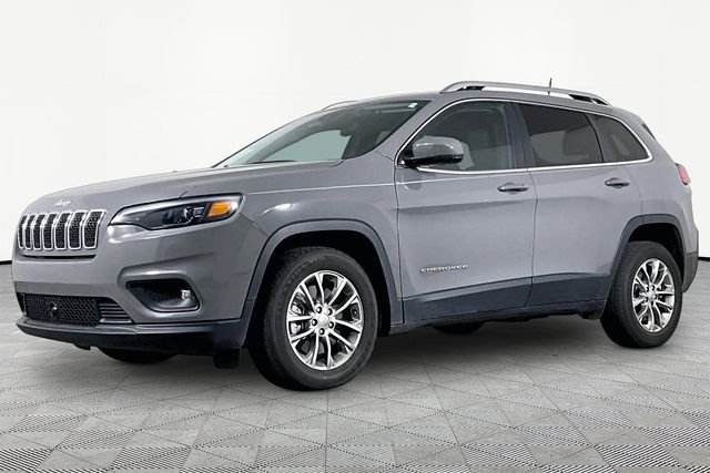 Used 2021 Gray Jeep Latitude Plus image 1
