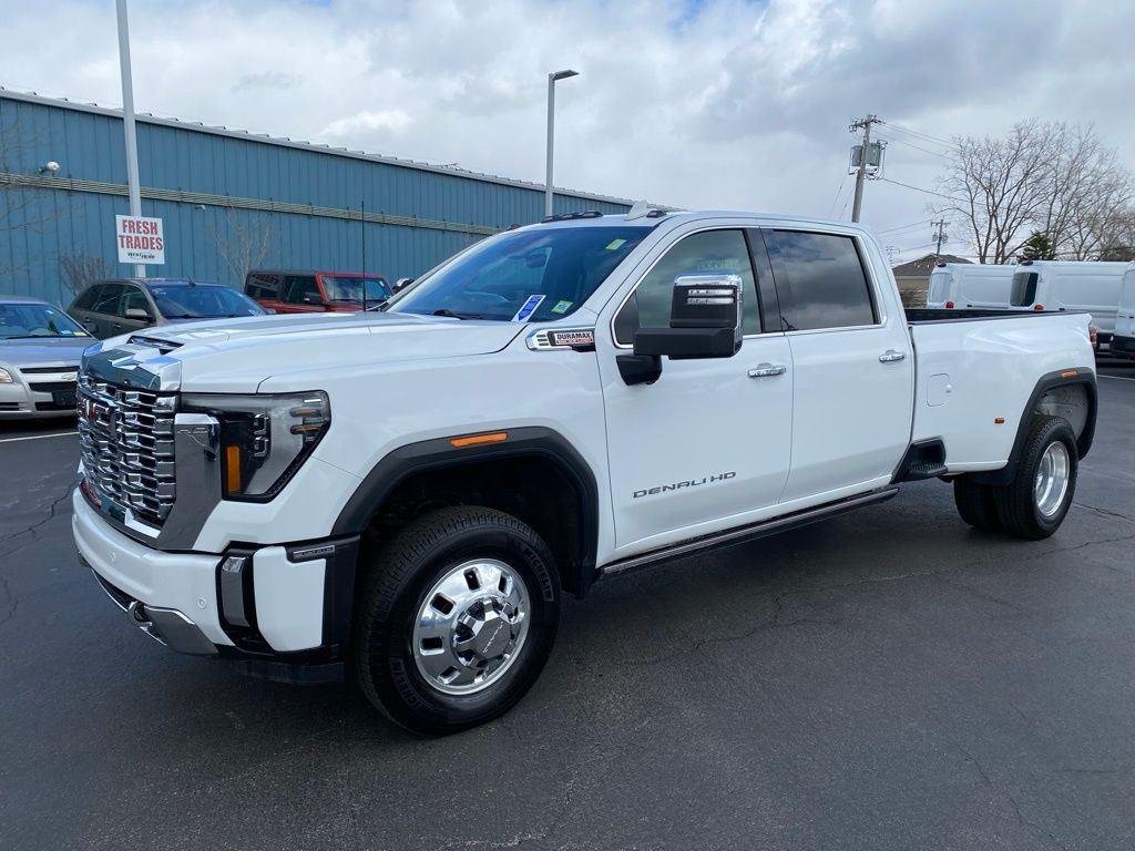 Used 2024 Summit White GMC Denali image 7