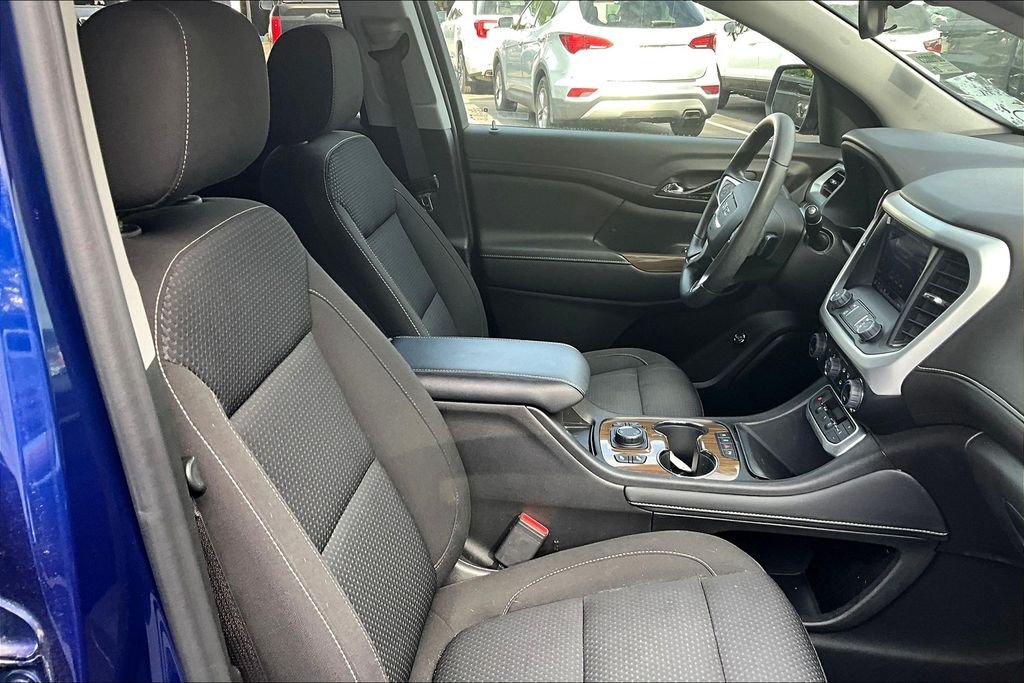 Used 2023 Ultra Blue Metallic GMC SLE image 11