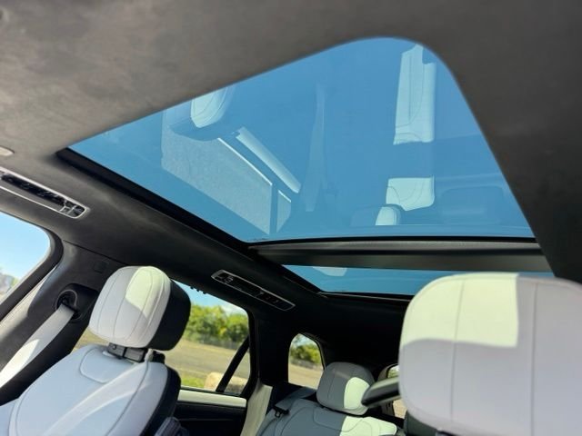New 2027 Ostuni Pearl White Land Rover  image 15