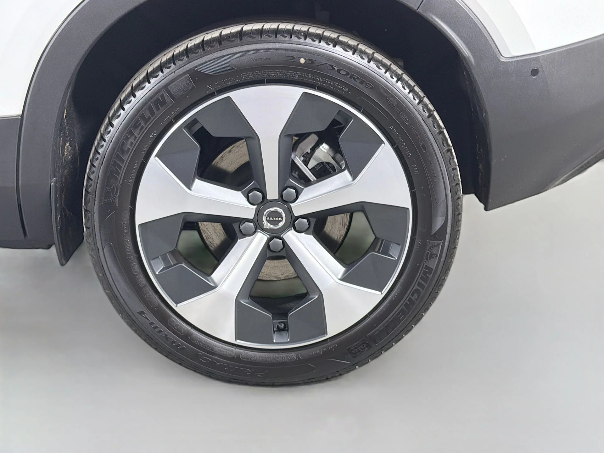 New 2026 Crystal White Volvo Plus image 28