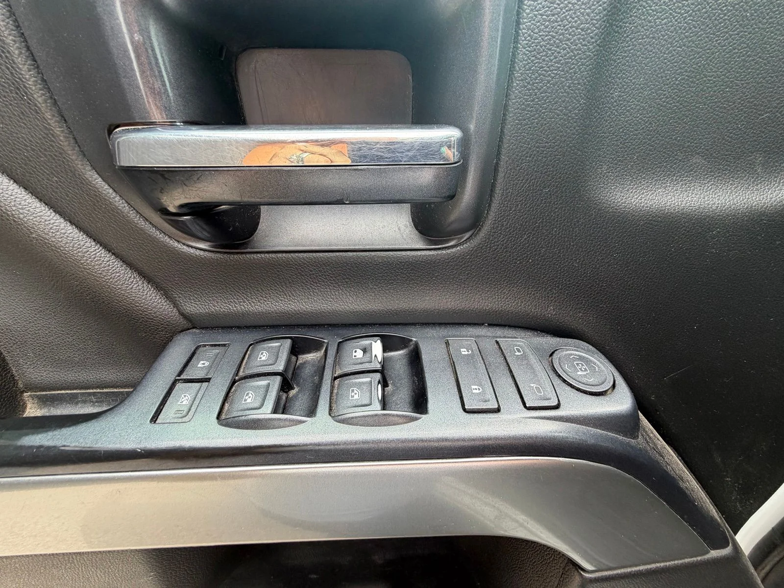 Used 2017 White Chevrolet LT image 9