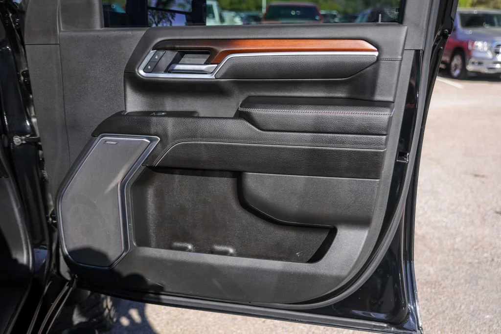 Used 2025 Onyx Black GMC Denali image 30