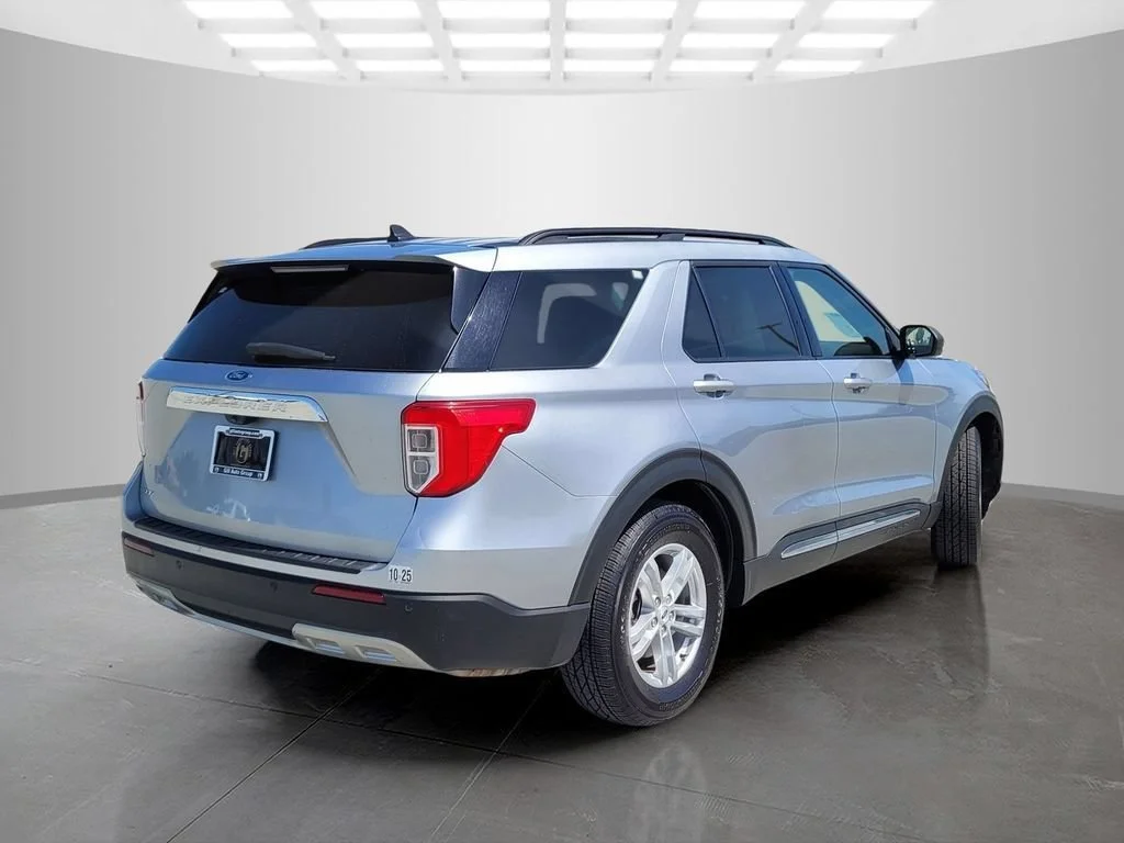 Used 2023 Iconic Silver Met Ford XLT image 4