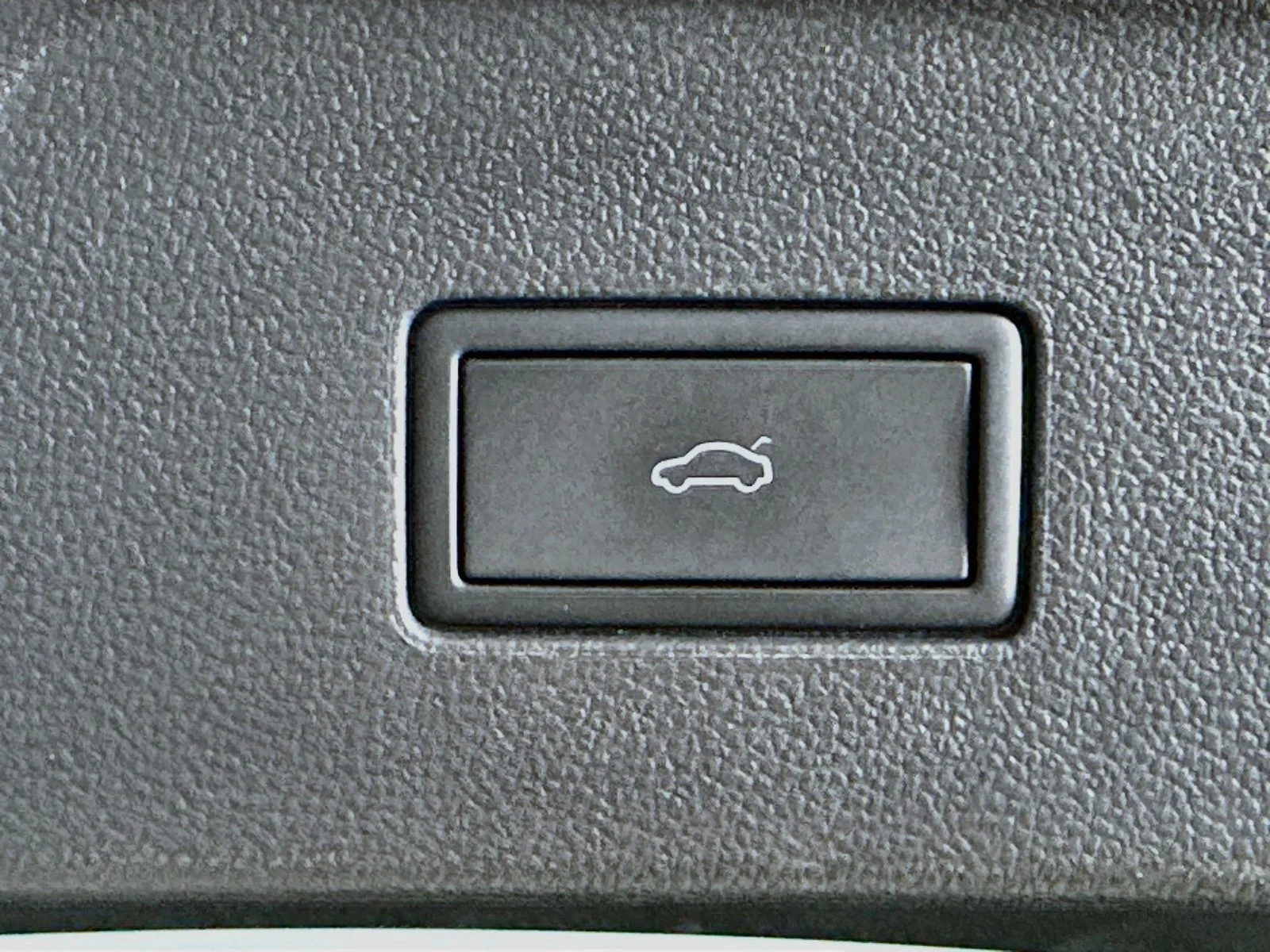 Used 2025  Volkswagen  image 40