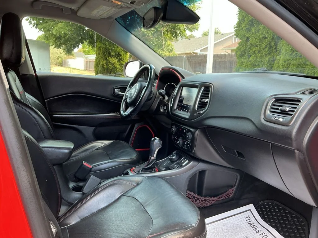 Used 2018 Orange Jeep Trailhawk image 26