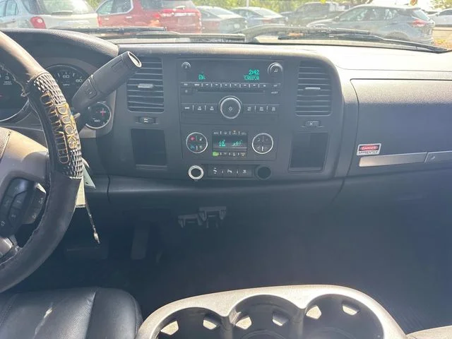 Used 2011 Black GMC SLE image 22