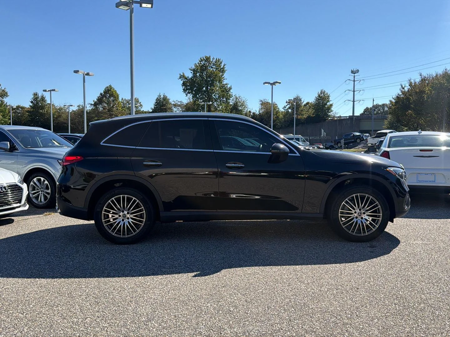 Used 2025 Black Mercedes-Benz GLC 300 image 5