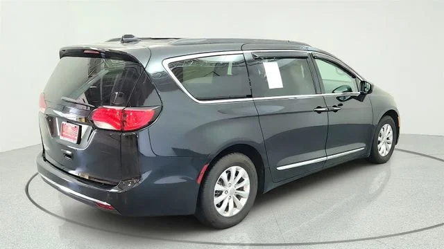 Used 2017 Black Chrysler Touring L image 13