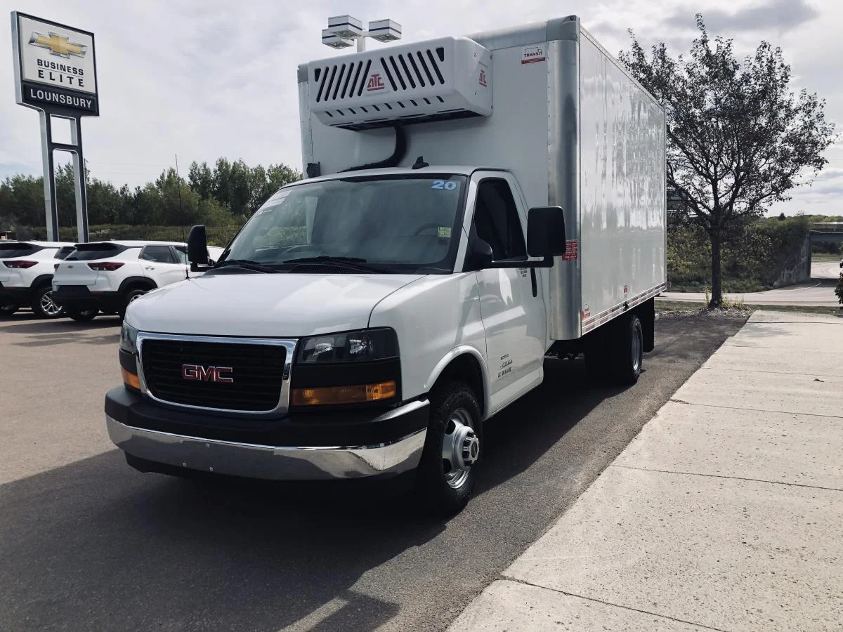 Used 2020 White GMC 4500 Refrigeration Van 159" image 4