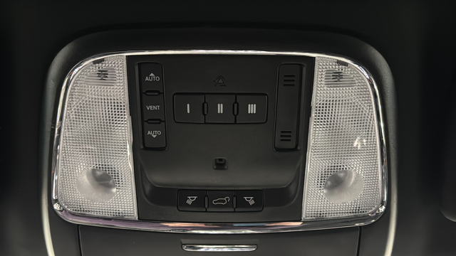 Used 2018 Bright White Clearcoat Jeep Altitude image 32