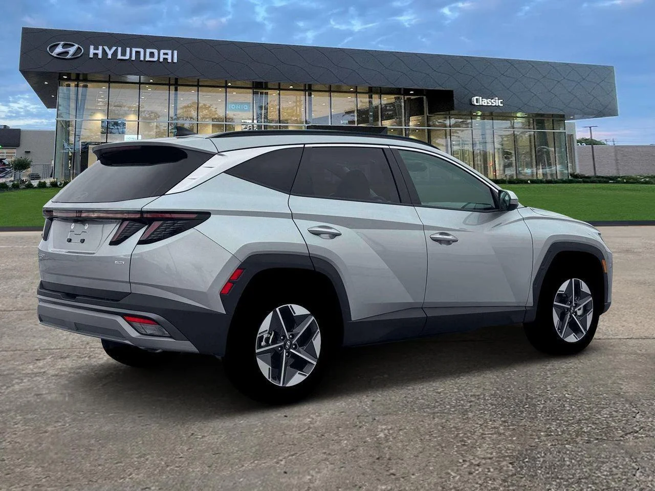 New 2026 Shimmering Silver Metallic Hyundai SEL Premium image 8