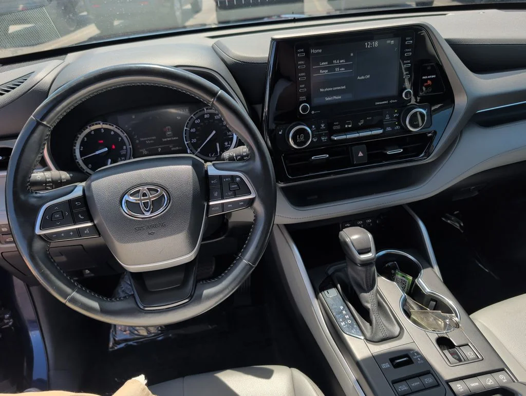 2022 Toyota Highlander XLE - Photo 6