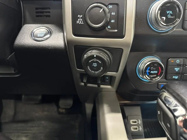 Used 2019 White Platinum Clearcoat Metallic Ford Lariat image 38