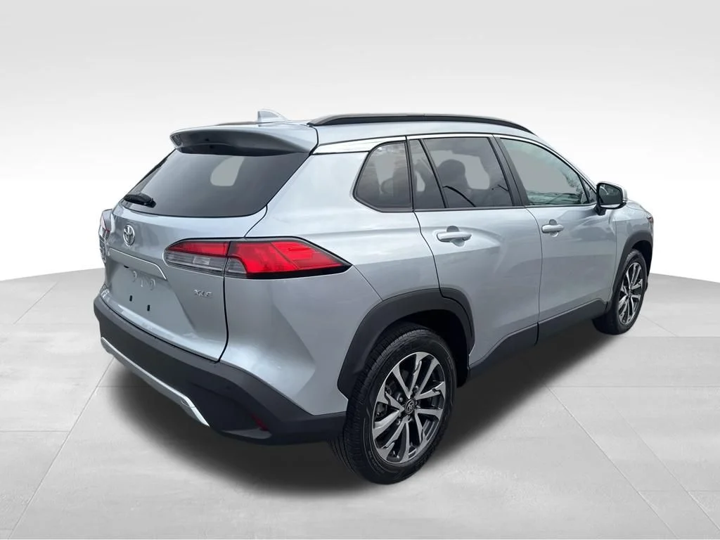 Used 2023 Silver Toyota XLE image 5