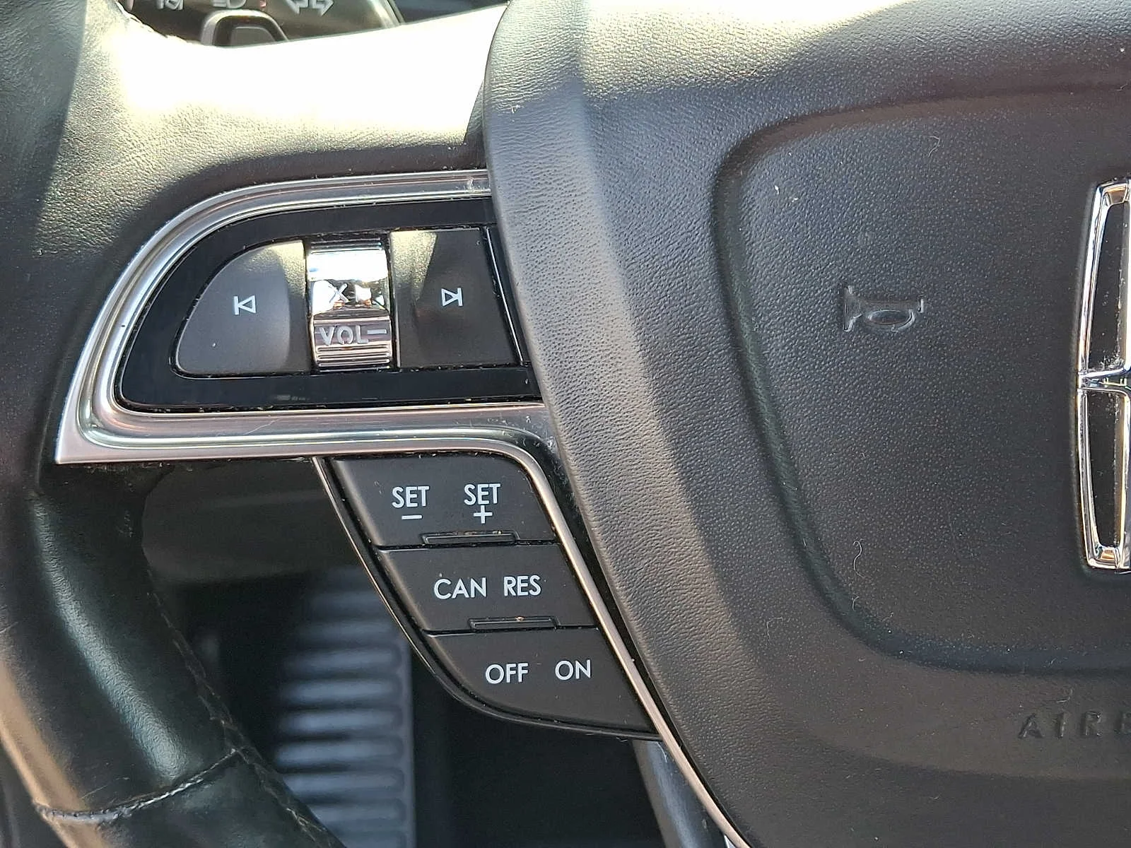 Used 2019 Black Lincoln Reserve image 21